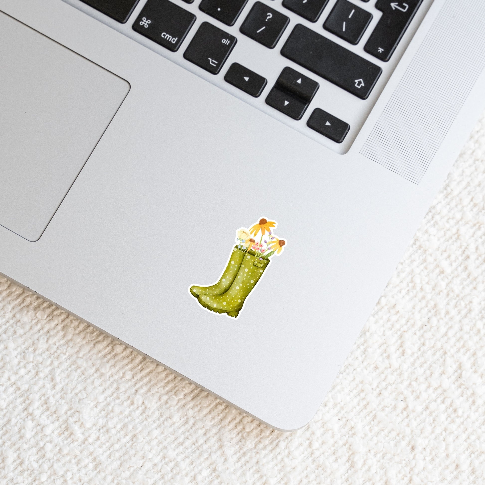 Sticker Wildblumen auf einem Laptop platziert, zeigt handgemalte Blumenmotive auf hochwertigem Vinyl, ideal zur Dekoration persönlicher Gegenstände.