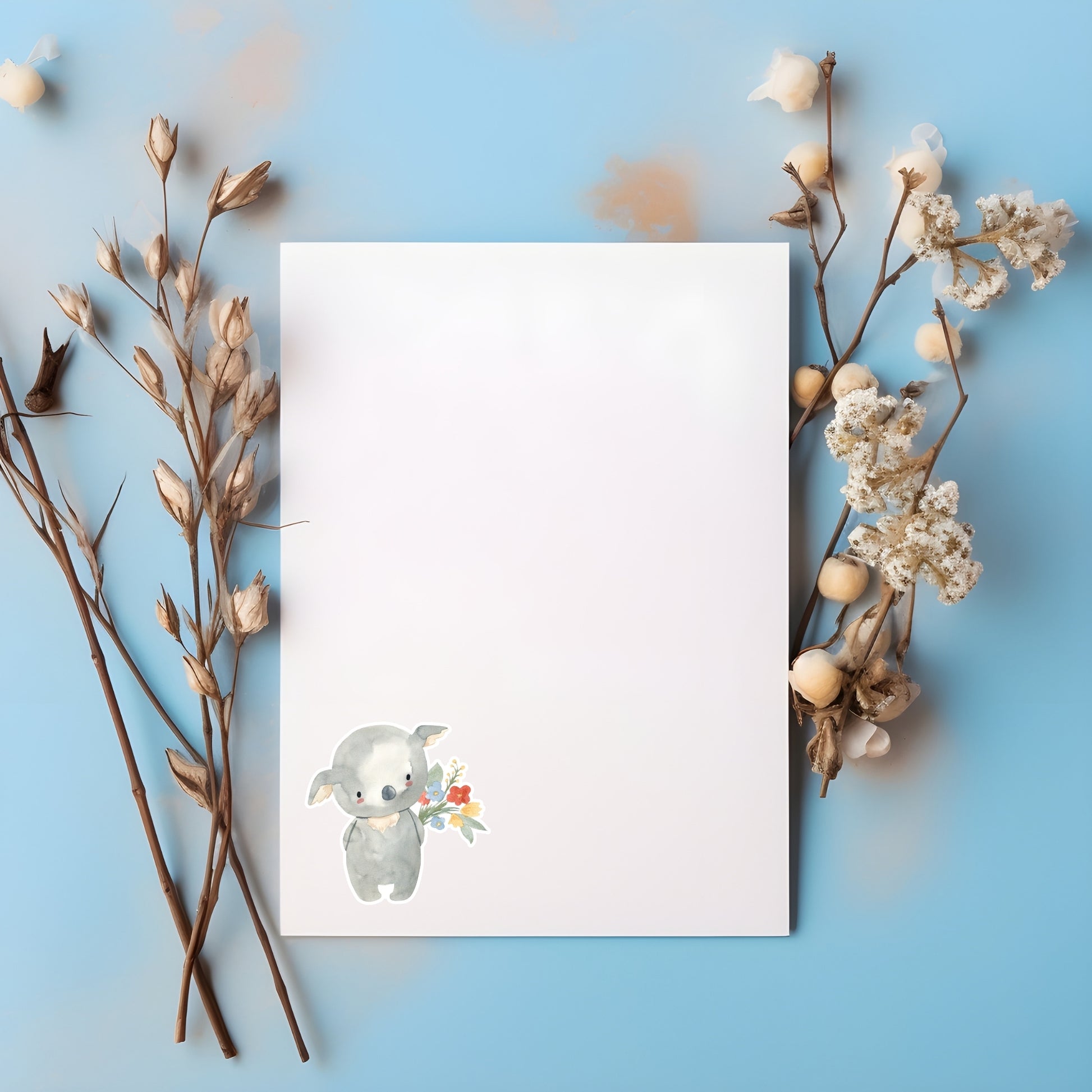 Sticker Koala & Blumen: Handgemalter Koala mit Blumenstrauß als hochwertiger Vinyl-Aufkleber, ideal zum Verzieren von Notizbüchern, Laptops oder Handyhüllen.