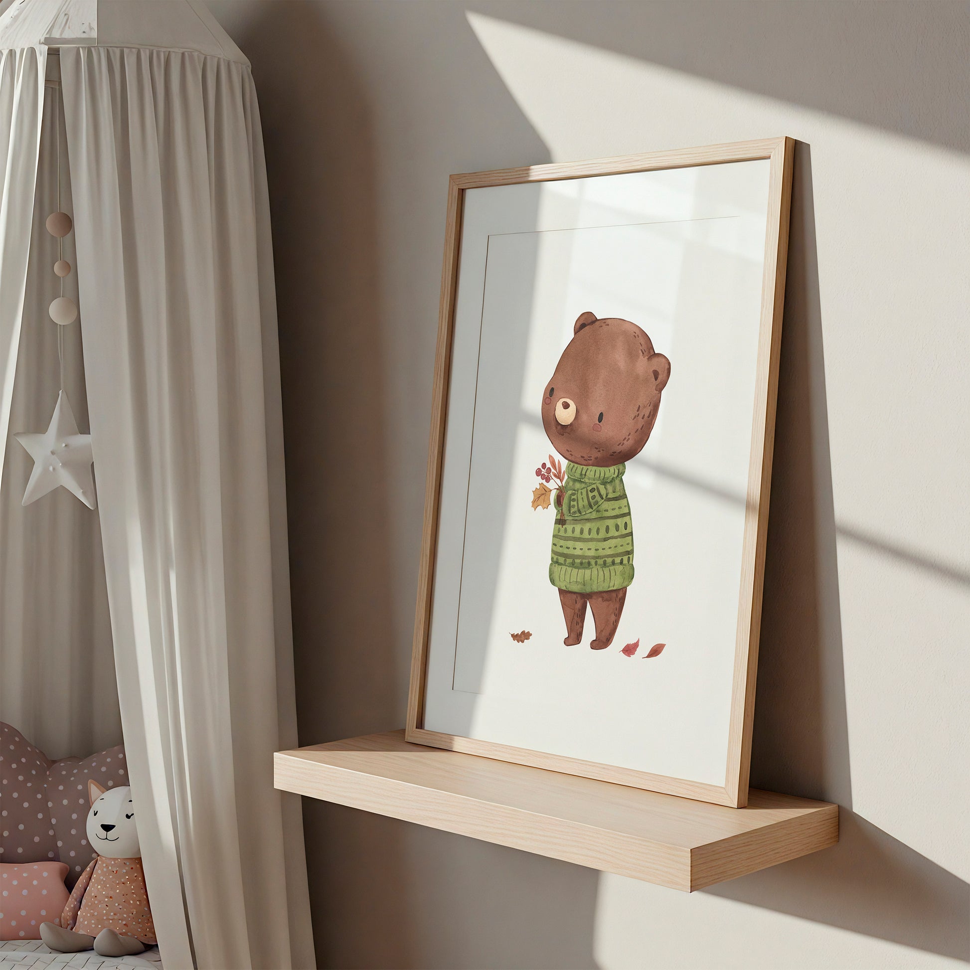 Namensposter personalisiert 3er Set Waldtiere zeigt handgemalte Waldtiere, darunter ein kleiner Bär im grünen Pullover, perfekt für Kinderzimmer-Deko oder als besonderes Geschenk.