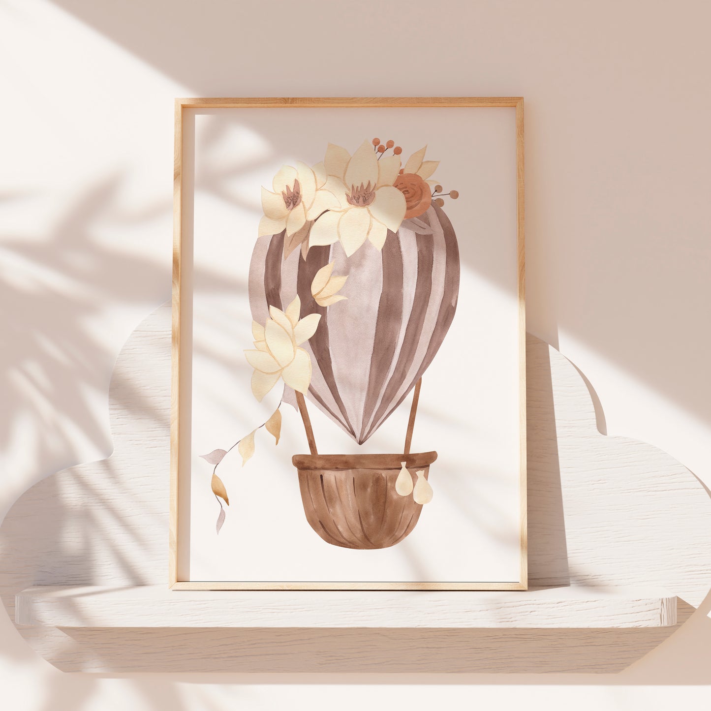 Poster Heißluftballon Streifen & Blumen in A4 und A3, ideal für Kinderzimmerdekoration, auf hochwertigem 300g Naturpapier gedruckt, als Geschenk geeignet. Bilderrahmen nicht enthalten.