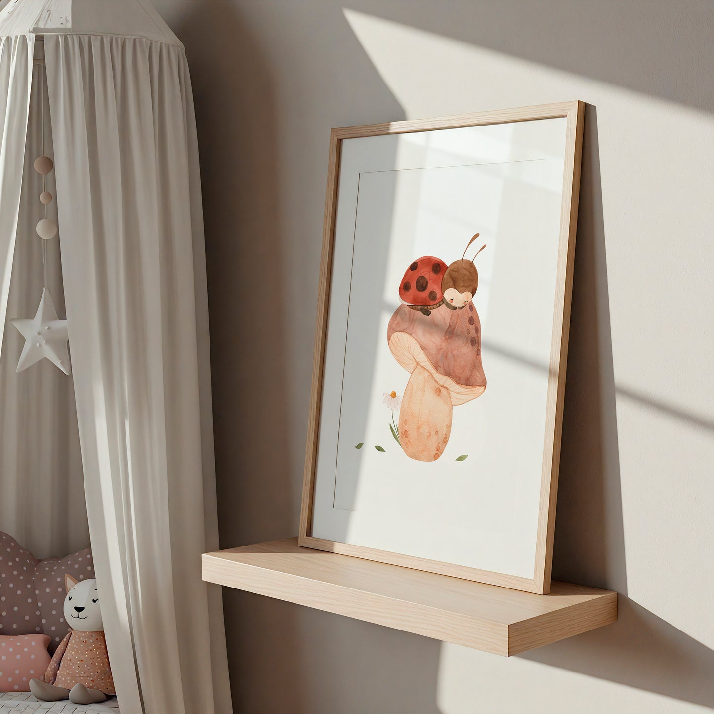 Namensposter personalisiert 3er Set Marienkäfer A5, A4 & A3: Framed watercolor of a mushroom with sleeping ladybug critter on a light-wood shelf. Cozy nursery decor.