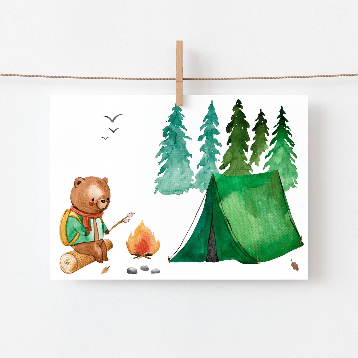 Karte Bär & Camping A6: Zeichnung: Bär beim Camping mit Zelt und Lagerfeuer, gedruckt auf hochwertigem, mattem 300g Naturpapier.