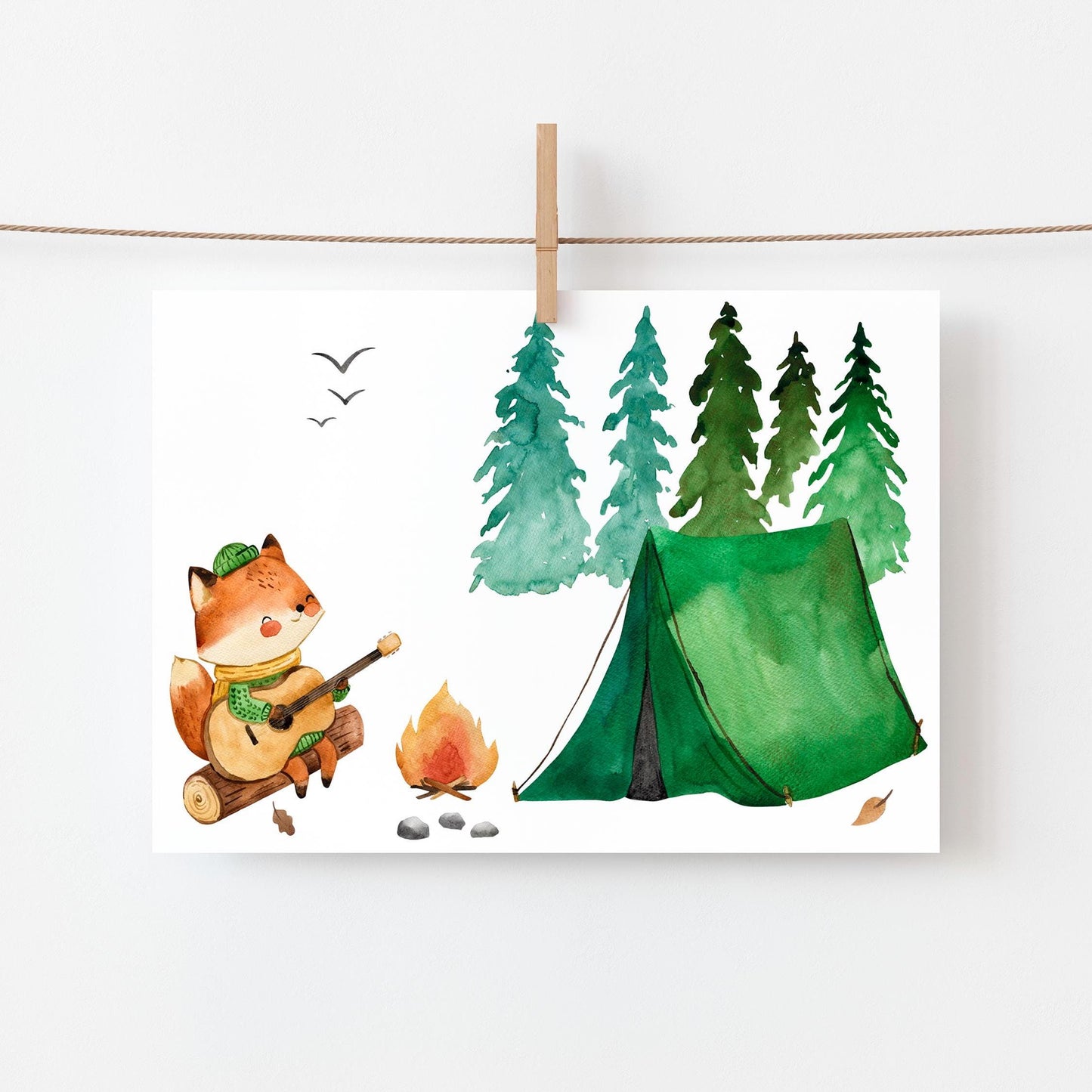 Postkarte Karte Fuchs & Camping A6: Aquarell, Fuchs, der Gitarre spielt, neben einem Zelt, auf hochwertigem, mattem 300g Naturpapier gedruckt.
