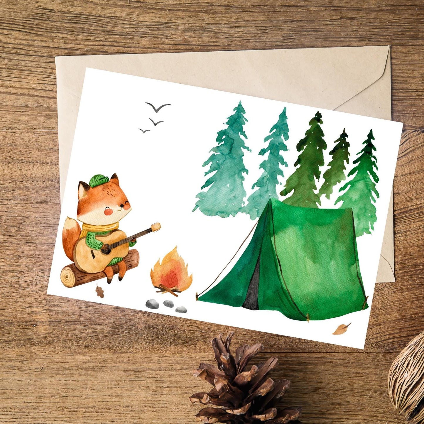 Postkarte Karte Fuchs & Camping A6 mit Aquarellzeichnung von Fuchs, der Gitarre spielt, neben einem Zelt. Hochwertiges Naturpapier, rückseitig beschreibbar.