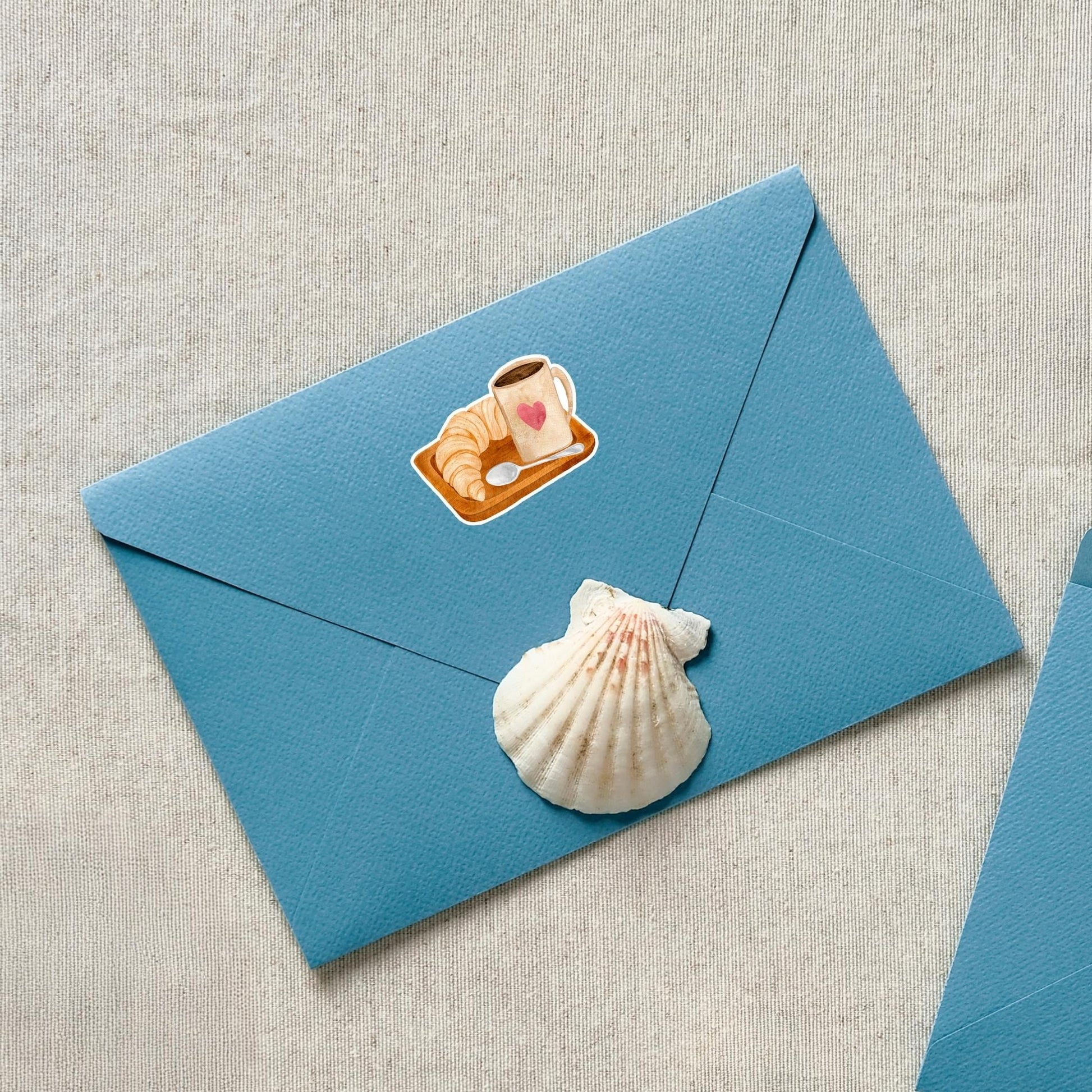 Sticker Frühstück: Vinyl-Aufkleber mit handgemaltem Kaffee- und Croissant-Design, ideal für Bullet Journals und personalisierte Accessoires, spritzfest und langlebig.