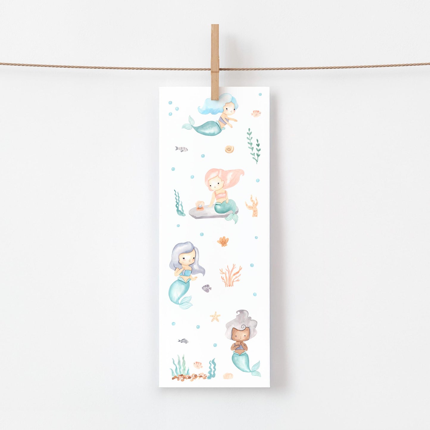 Einschulung Geschenk-Set Meerjungfrauen mit illustrierten Meerjungfrau-Designs: Stundenplan, Lesezeichen, Magnetlesezeichen, Karte, und Sticker – ideal für den Schulstart.