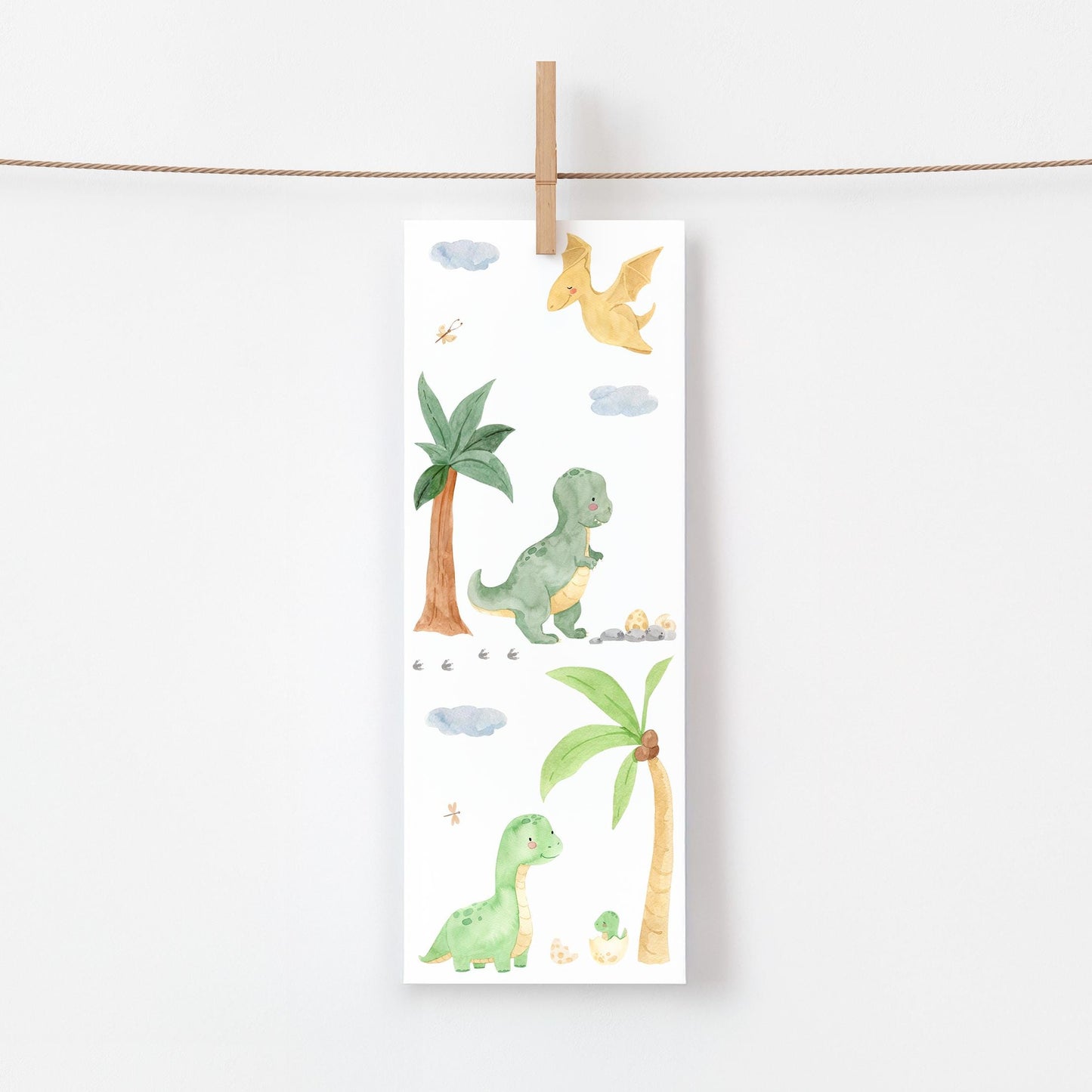 Lesezeichen aus dem Einschulung Geschenk-Set Dinosaurier, mit niedlichen Cartoon-Dinosauriern, ideal für den ersten Schultag, laminiert und robust.