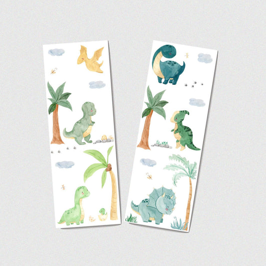 Lesezeichen Dinosaurier 2er Set mit handgemalten Dinosaurier-Motiven. Beidseitig bedruckt und laminiert, ideal für Bücherliebhaber und als Geschenk.