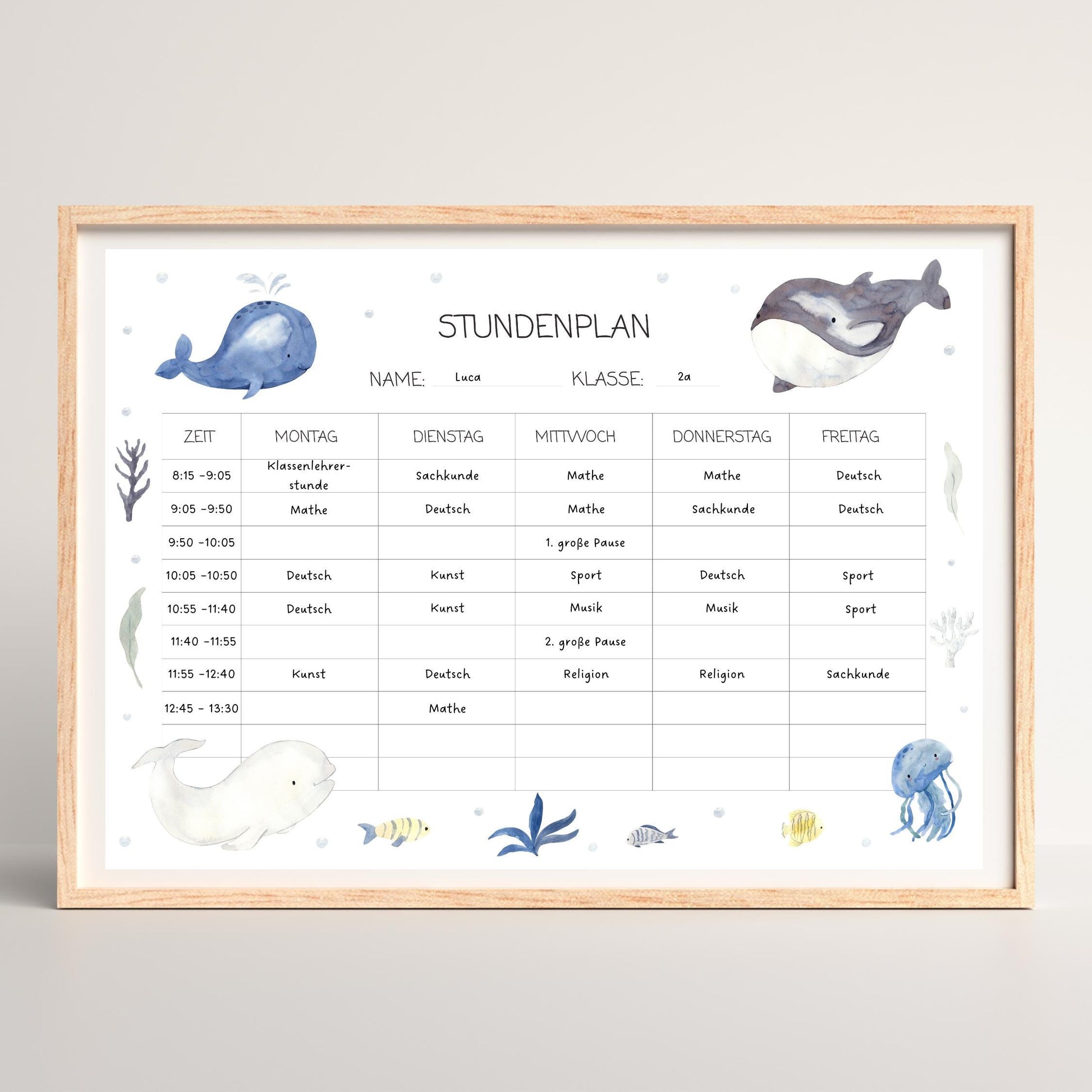 Stundenplan Wale A4 mit handgemalten Wasserfarben-Walen und Fischen, laminiert für wiederholte Nutzung. Ideal für Kinder und Ozeanliebhaber.