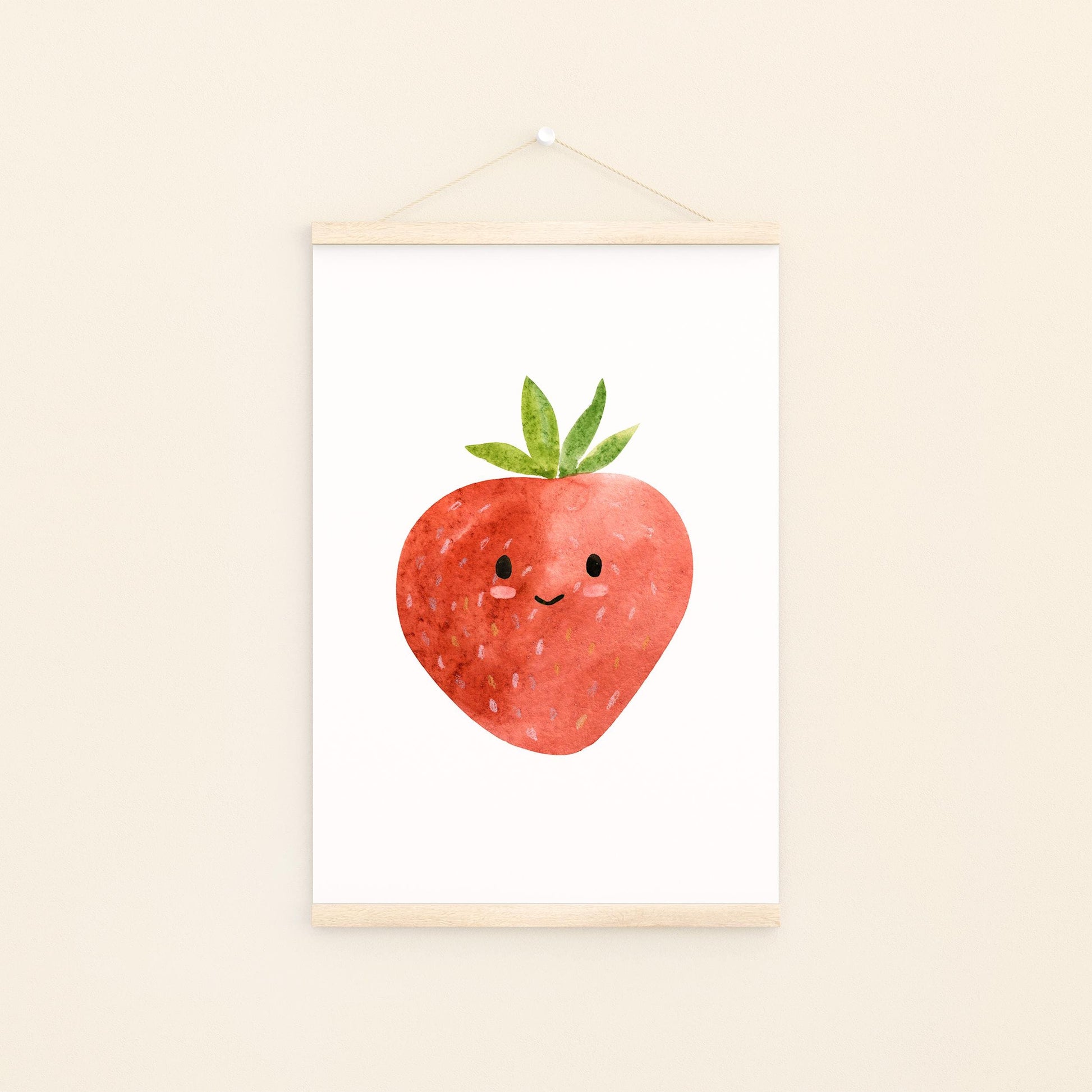 Poster Erdbeere A5, A4 & A3 zeigt eine lächelnde Erdbeere, ideal für Kinderzimmerdeko. Gedruckt auf hochwertigem, mattem 300g Naturpapier.