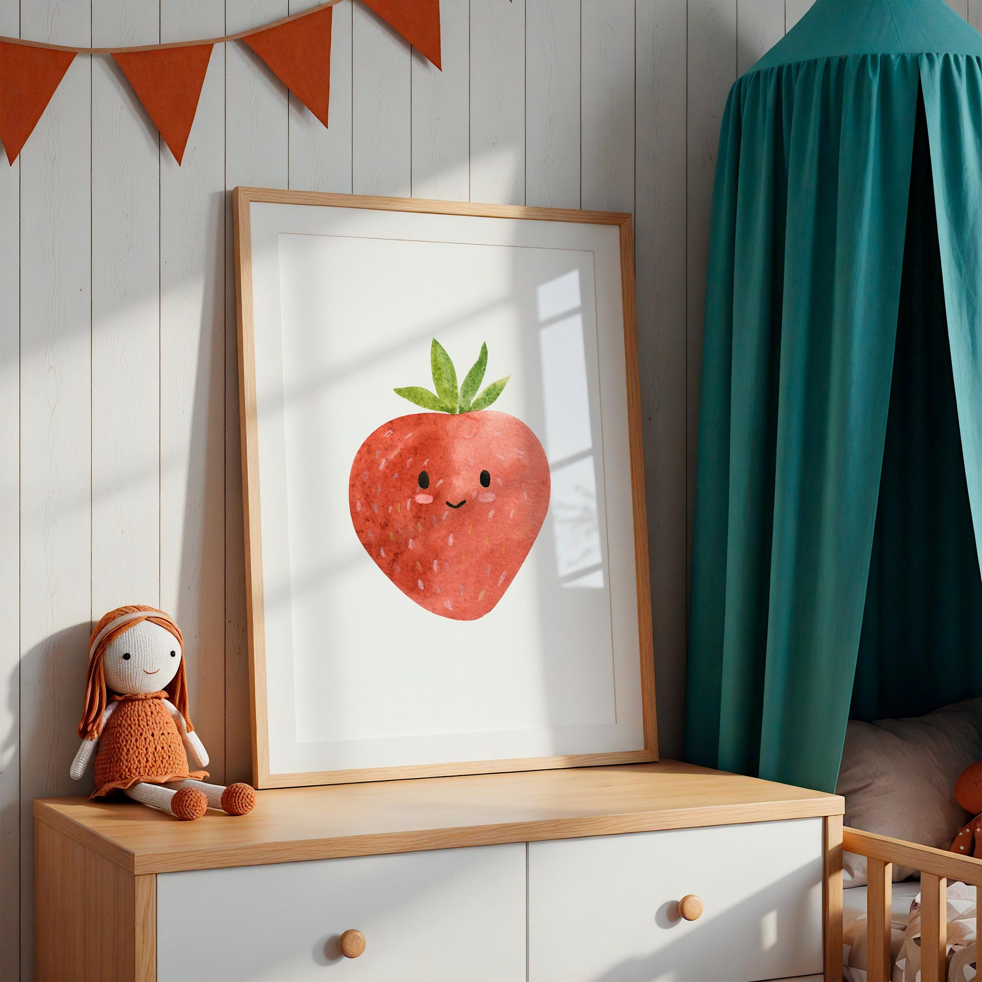 Poster Erdbeere A5, A4 & A3 mit lächelnder Erdbeere, ideal als Kinderzimmerdekoration; hochwertiges, mattes Naturpapier, stabil ohne Rahmen nutzbar.
