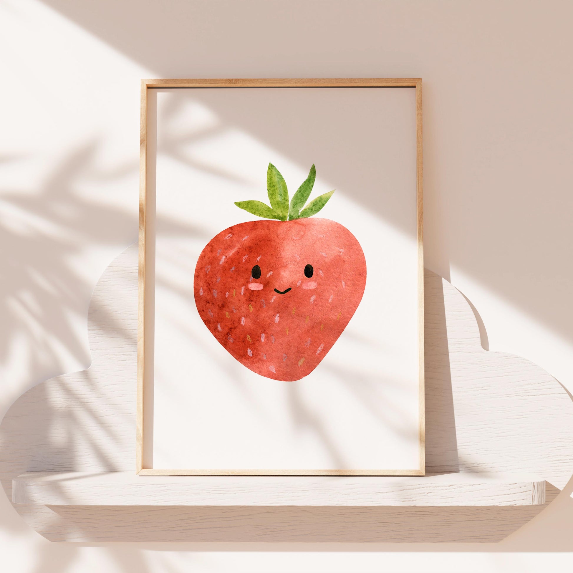 Poster Erdbeere A5, A4 & A3, zeigt lächelnde Erdbeere, ideal für Kinderzimmer, gedruckt auf hochwertigem, mattem Naturpapier, ohne Rahmen erhältlich.