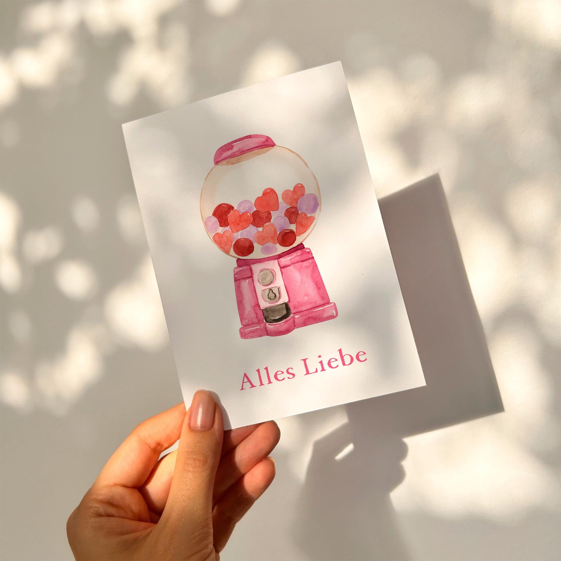 Postkarte Karte Süßigkeiten Alles Liebe A6 mit Retro-Motiv von Herz-Süßigkeiten und Alles Liebe-Schriftzug, gedruckt auf mattem Naturpapier, beschreibbar.