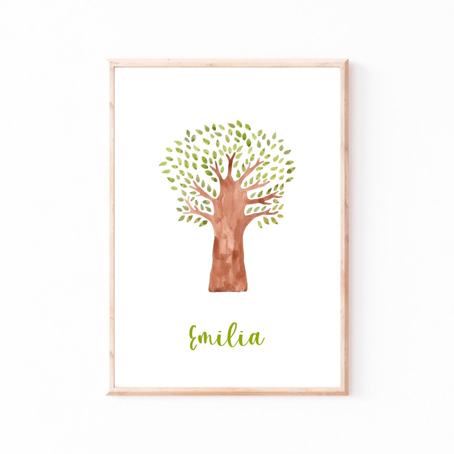 Gerahmtes Geburtsposter Baum personalisiert: Aquarellbaum mit Name Emilia darunter, ideal als individuelles Geschenk, auf hochwertigem Papier gedruckt, ohne Rahmen.