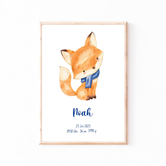 Geburtsposter Fuchs personalisiert: Aquarell-Fuchs mit blauem Schal, darunter Name „Noah“ und Geburtsdaten. Individuelle Gestaltung auf hochwertigem Papier. Ideal für Kinderzimmer.