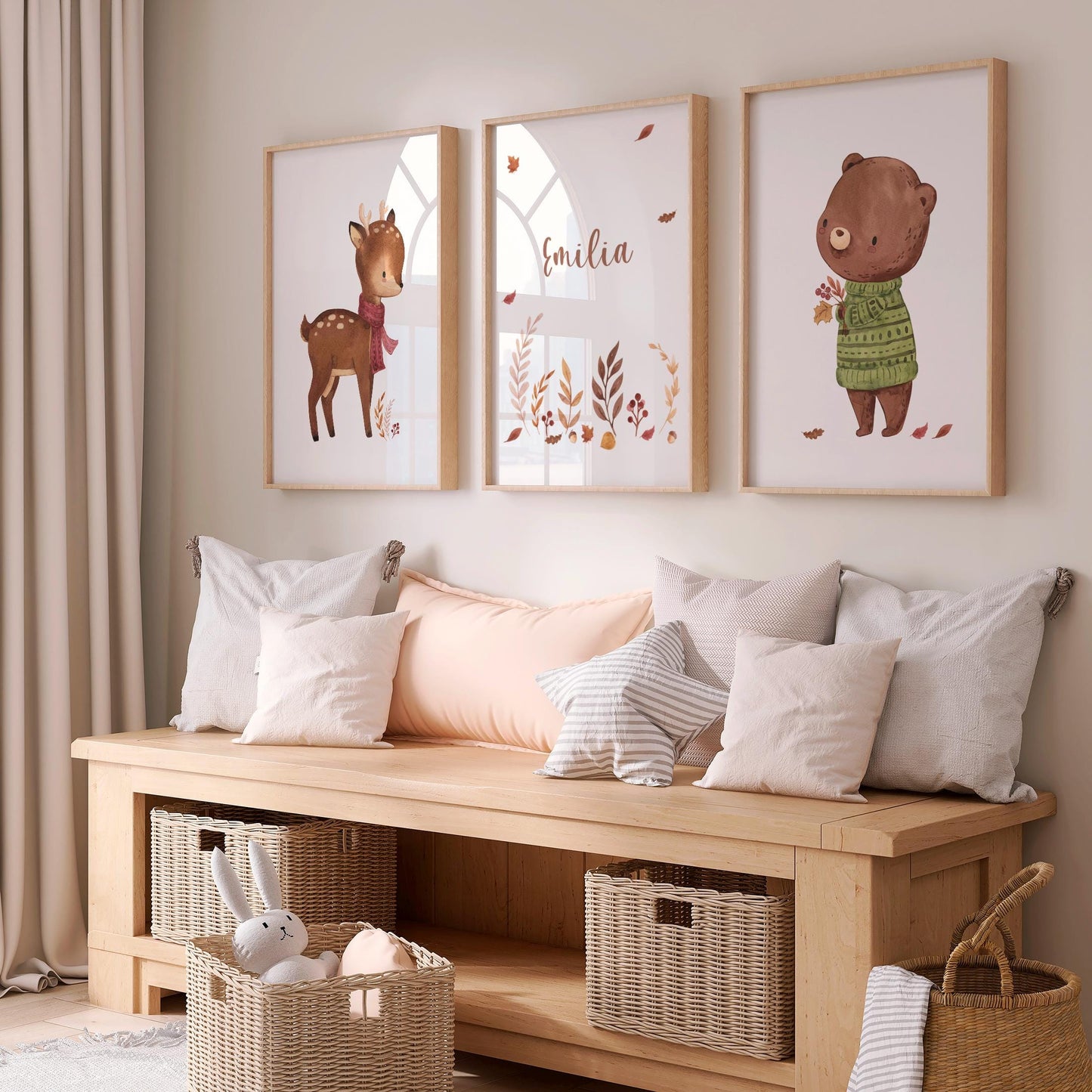 Namensposter personalisiert 3er Set Waldtiere zeigt einen Reh, den Namen Emilia und einen Teddy. Ideal als herbstliche Wanddeko im Kinderzimmer.