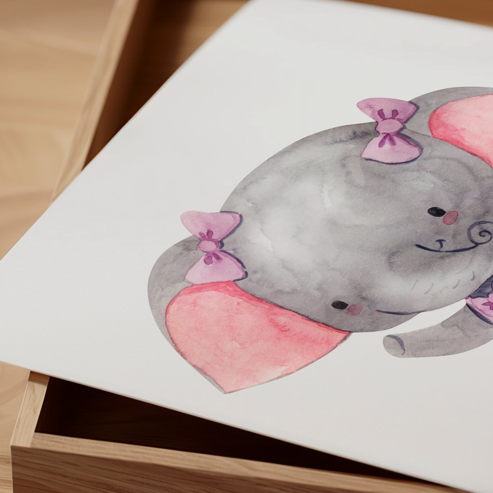 Poster Ballerina Elefant Rosa A4 & A3: Aquarell, grauer Elefant in rosa Ballett-Tutu, ideal für das Kinderzimmer, gedruckt auf hochwertigem, mattem 300g Naturpapier.