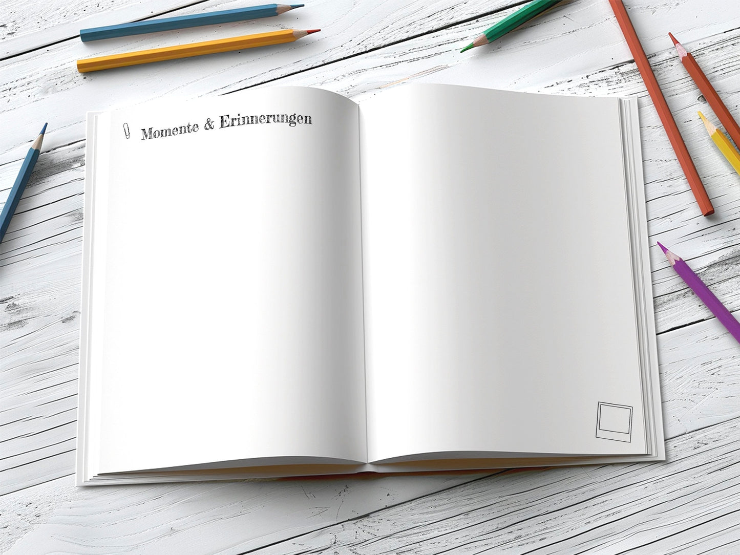 Reisetagebuch Glücksabenteuer A5 Hardcover: Aufgeschlagen auf Tisch mit Stiften, ideal zum Planen und Festhalten von Reiseerinnerungen, mit Packlisten, Budgetplaner und freien Gestaltungsmöglichkeiten.