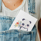 Karte Panda & Blumen A6 in einer Jeanstasche, handgemalter Aquarell-Panda mit Blumen, inklusive Umschlag. Hochwertiges, mattes 300g Naturpapier.