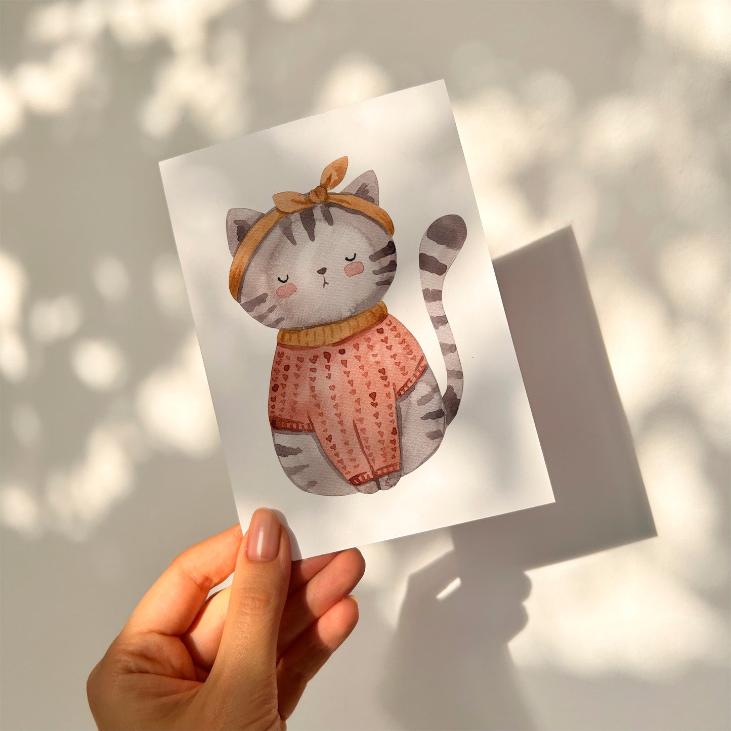 Karte Katze Vintage A6: Handgefertigte Karte mit süßer Katze im Vintage-Stil, auf hochwertigem 300g Naturpapier, ideal als Glückwunsch- oder Grußkarte. Größe: A6.