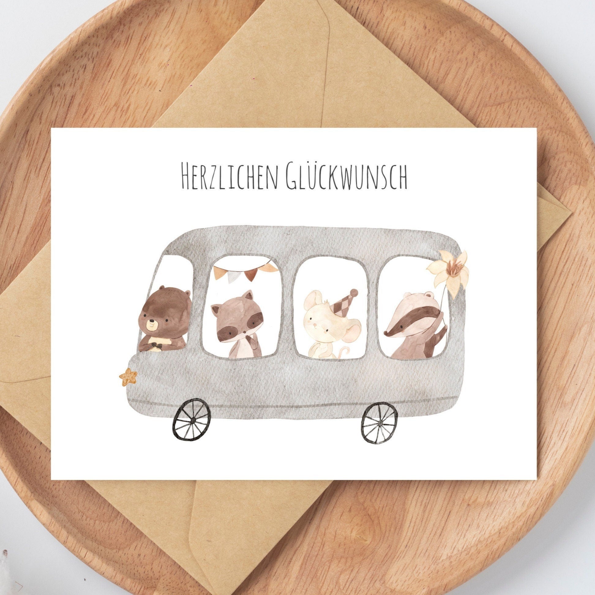 Karte Glückwunschkarte Bus der Tiere A6: Handgefertigte Kinder-Geburtstagskarte auf mattem Naturpapier, zeigt niedliche Tiere in einem Bus, ideal für kleine Tierliebhaber.
