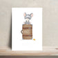 Aquarellkarte mit Maus auf einem Koffer mit einem Stück Käse daneben. Perfekt für Reisegrüße. A6, Naturpapier
