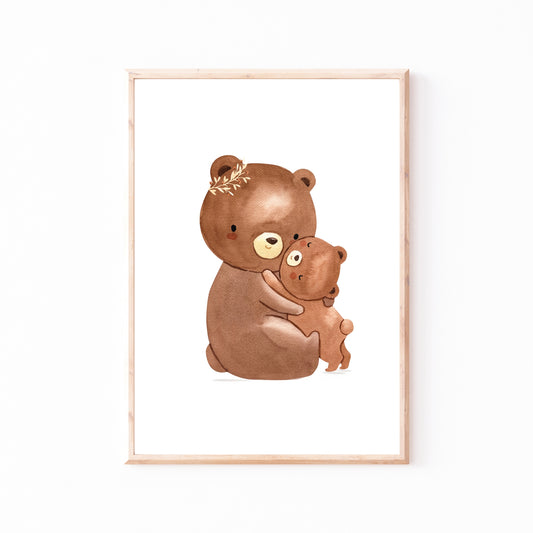 Poster Mama Bär und Baby  A4 & A3: Aquarellzeichnung, Mama Bär umarmt Baby, ideal als Kinderzimmerdeko oder Geschenk, auf hochwertigem, mattem Naturpapier gedruckt.