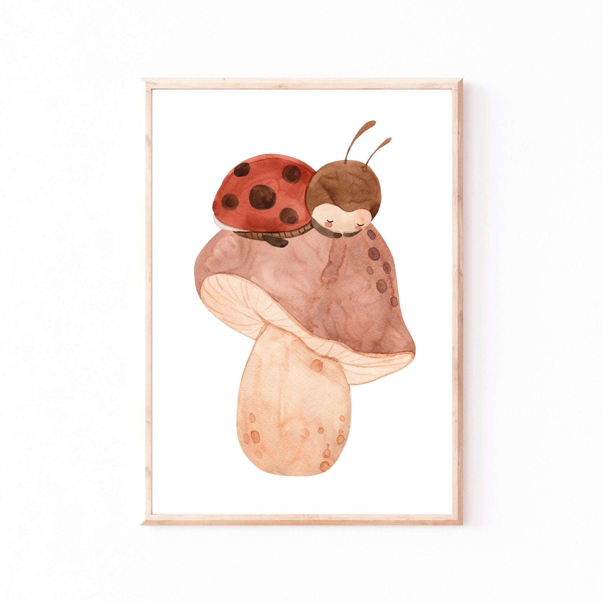 Poster Marienkäfer schläft A3 & A4: Aquarellbild von schlafendem Marienkäfer auf einem Pilz, ideal als Kinderzimmerdeko oder Geschenk. Hochwertiger Druck auf 300g Naturpapier.