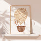 Poster Heißluftballon Creme A4 & A3 im Boho Stil, zeigt einen Heißluftballon, ideal für Kinderzimmerdeko, auf hochwertigem, mattem 300g Naturpapier gedruckt.