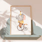 Poster Elefant auf Fahrrad A4 & A3: Handgemaltes Aquarell, Vintage Zirkus Elefant auf einem Fahrrad. Auf hochwertigem, mattem 300g Naturpapier gedruckt. Perfekt für Kinderzimmer. Auf blauem Regal