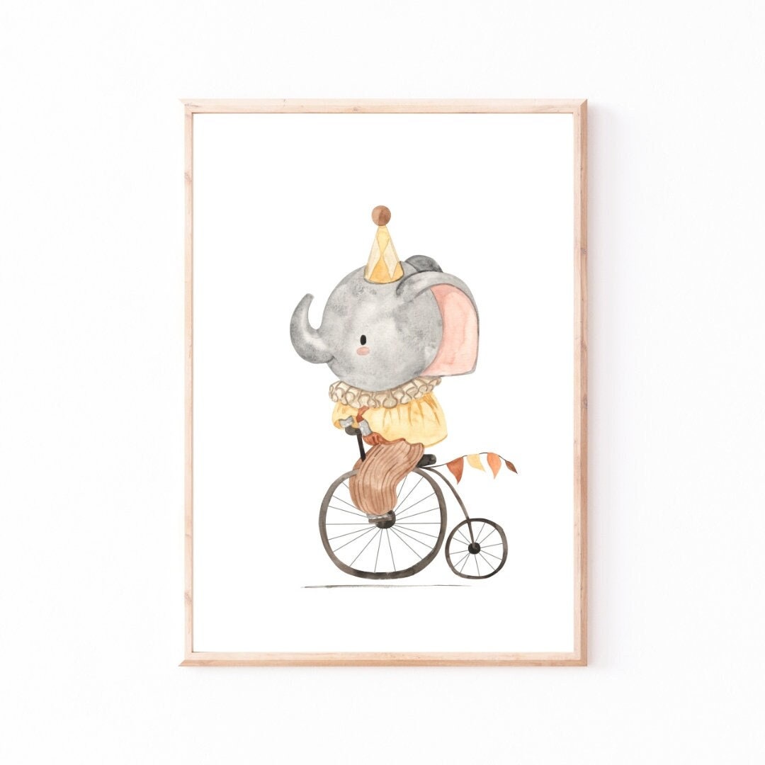 Poster-Set Zirkus: Aquarell-Elefant mit Hut und Hose auf Fahrrad, ideal als Kinderzimmerdeko oder Geschenk. Hochwertiger Druck auf 300g Naturpapier, erhältlich in A3 und A4.