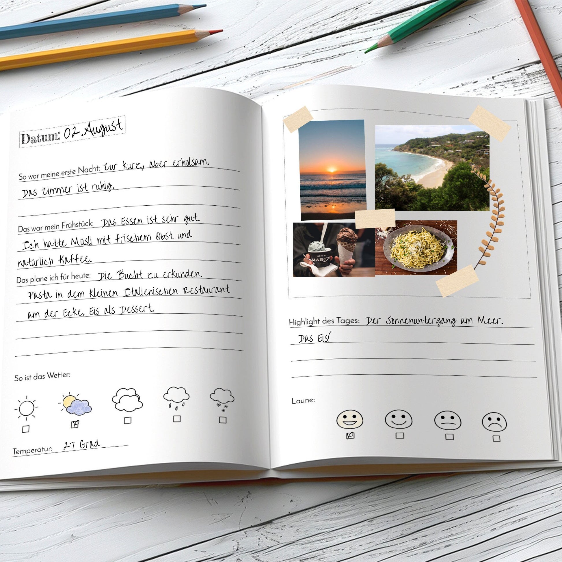 Reisetagebuch Glücksabenteuer A5 Hardcover: Ausgefüllt und mit Bildern. Bleistifte auf einem Tisch. Zum Planen und Festhalten von Reiseerinnerungen.