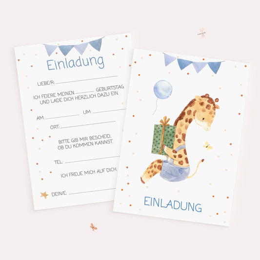 Einladung Kindergeburtstag Giraffe A6: Vorderseite mit einer Giraffe, die ein Geschenk hält. Rückseite zum Ausfüllen.Hochwertiges, mattes Naturpapier, 10,5 x 14,8 cm.