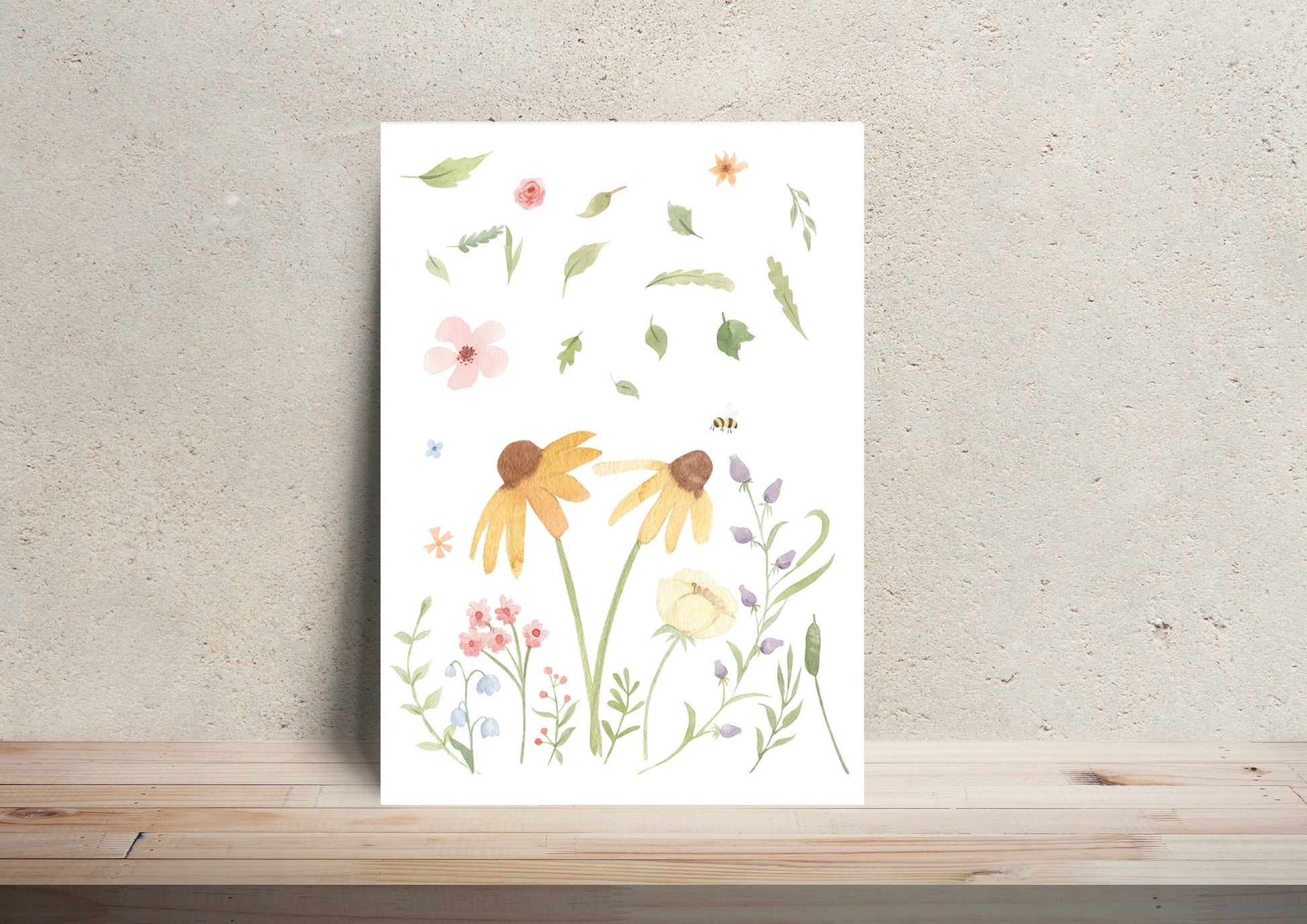 Karte Wildblumen A6: Postkarte mit Blumen- und Blättermotiv auf weißem Untergrund, gedruckt auf hochwertigem, mattem Naturpapier.