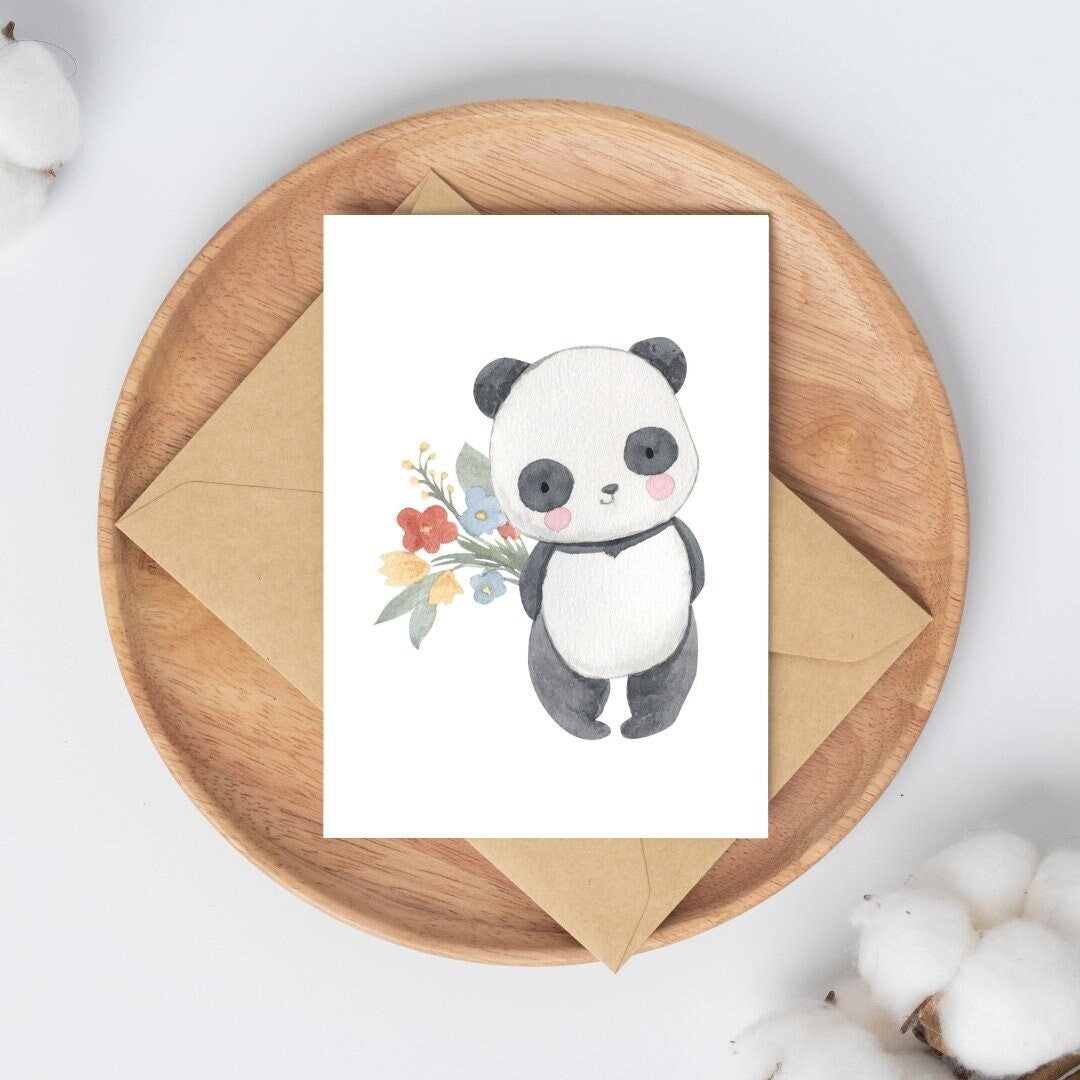 Karte Panda & Blumen A6 auf Holzplatte, handgemalter Panda mit Blumen, inklusive Umschlag. Hochwertiges, mattes 300g Naturpapier.