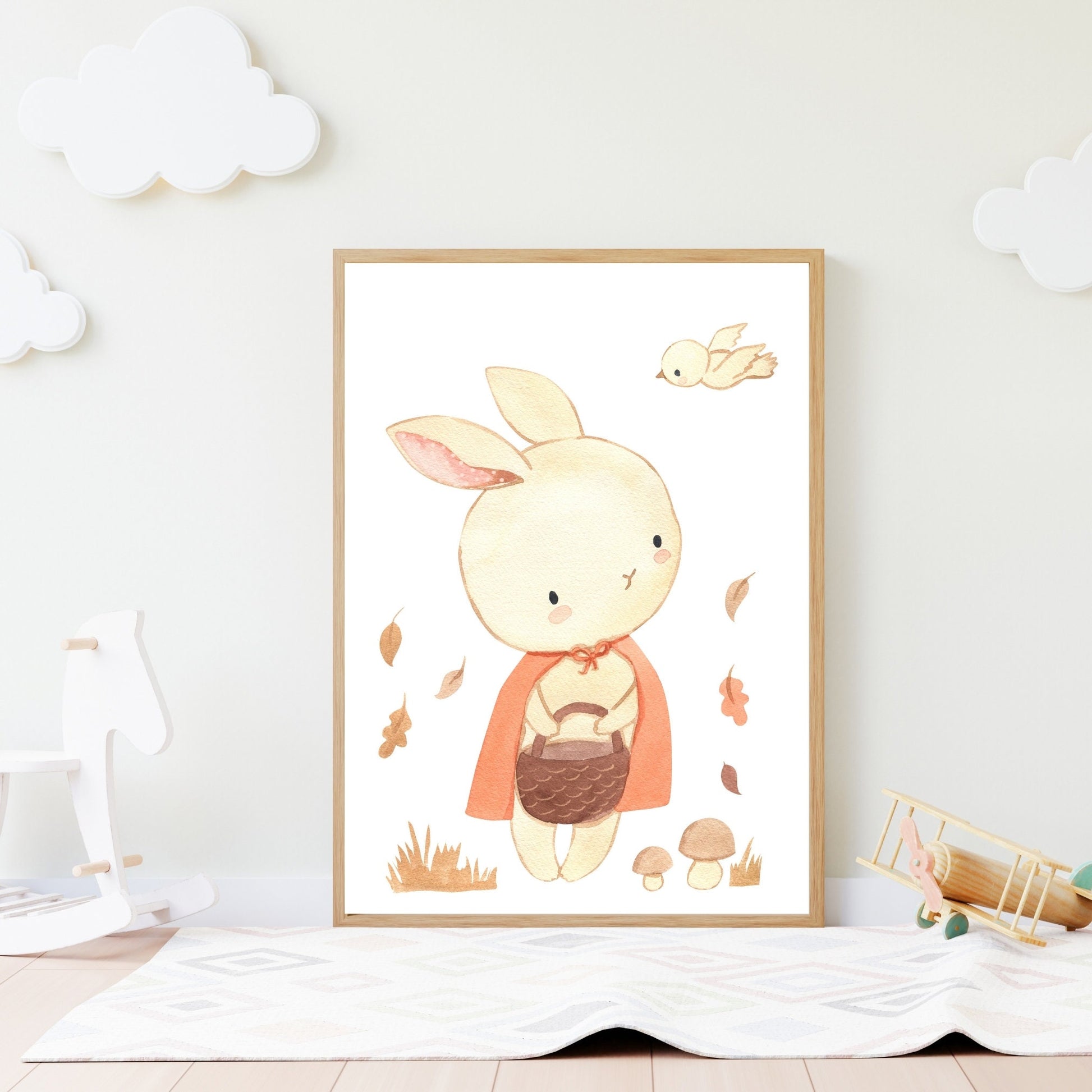 Poster Hase Rotkäppchen A4 & A3: Illustration eines Hasen mit Korb und Vogel, ideal für Kinderzimmerdeko, gedruckt auf hochwertigem, mattem 300g Naturpapier.