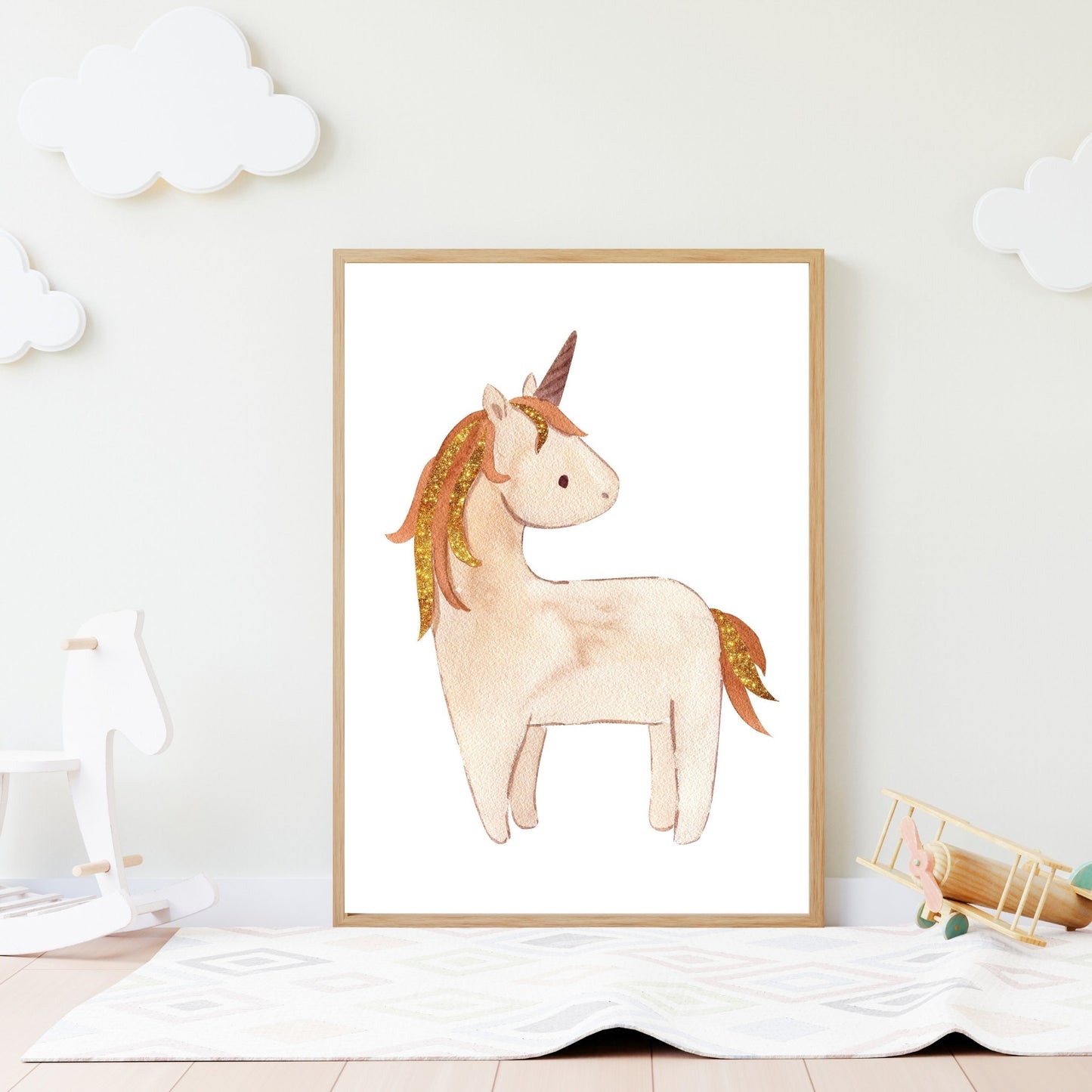 Poster Einhorn A4 & A3: Ein Boho Poster mit einem illustrierten Einhorn auf hochwertigem, stabilem 300g Naturpapier (matt), ideal für die Kinderzimmerdekoration.