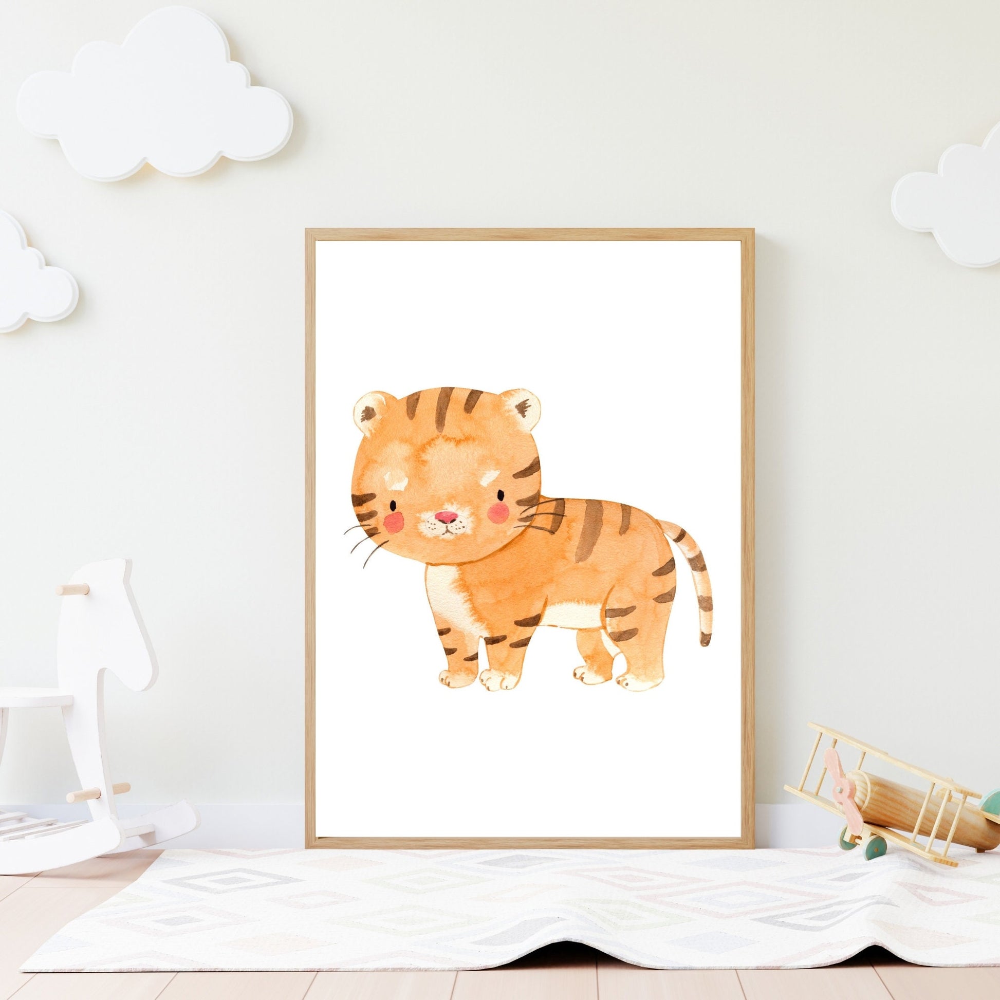 Poster Tiger A4 & A3: Ein gerahmtes Poster eines handgemalten Tigers, ideal für Kinderzimmerdekoration. Gedruckt auf hochwertigem, mattem 300g Naturpapier.