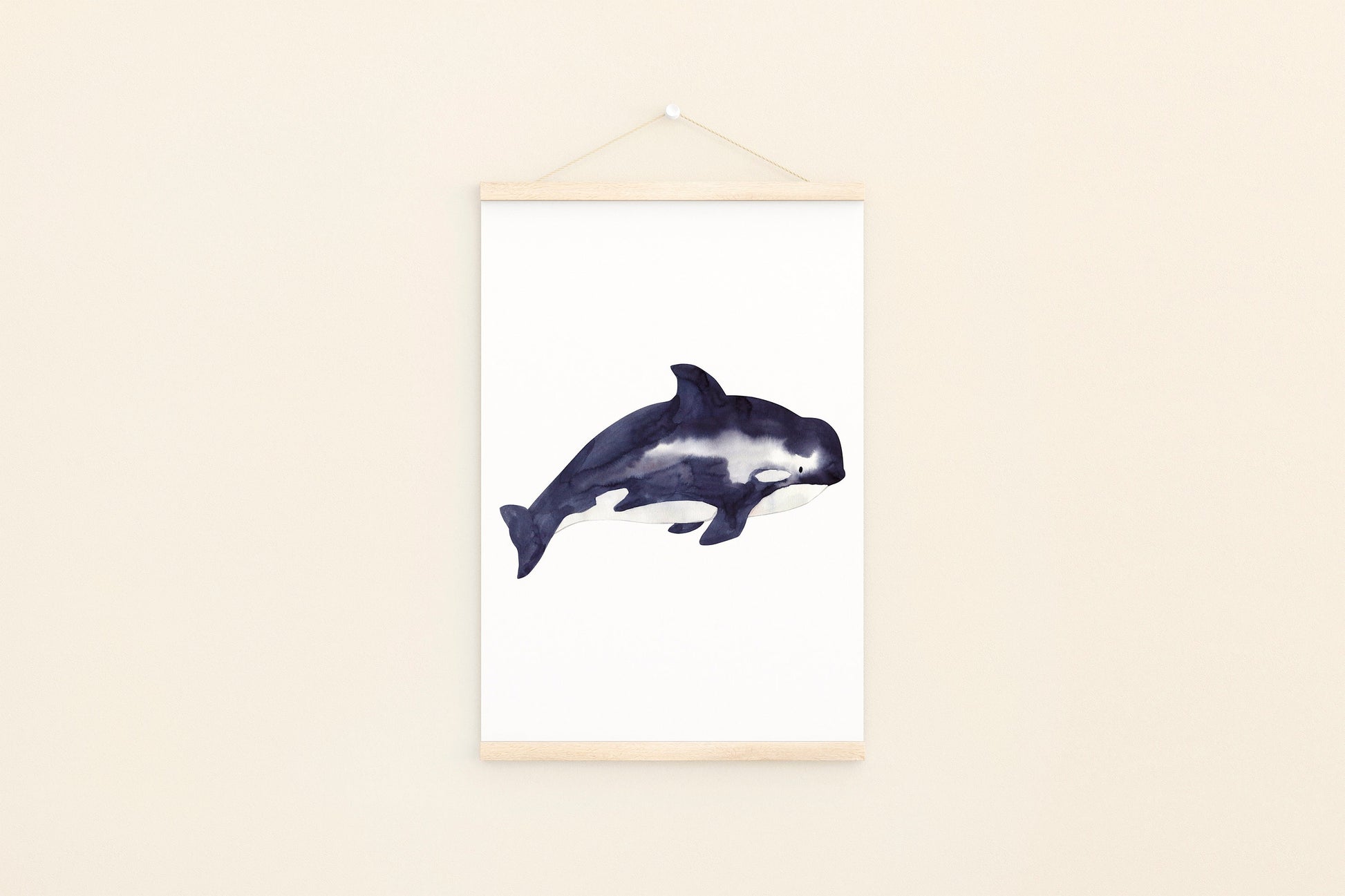 Poster Orca A4 & A3: Ein handgemaltes Aquarell eines Wals auf hochwertigem 300g Naturpapier, perfekt als Kinderzimmerdeko oder Geschenk.