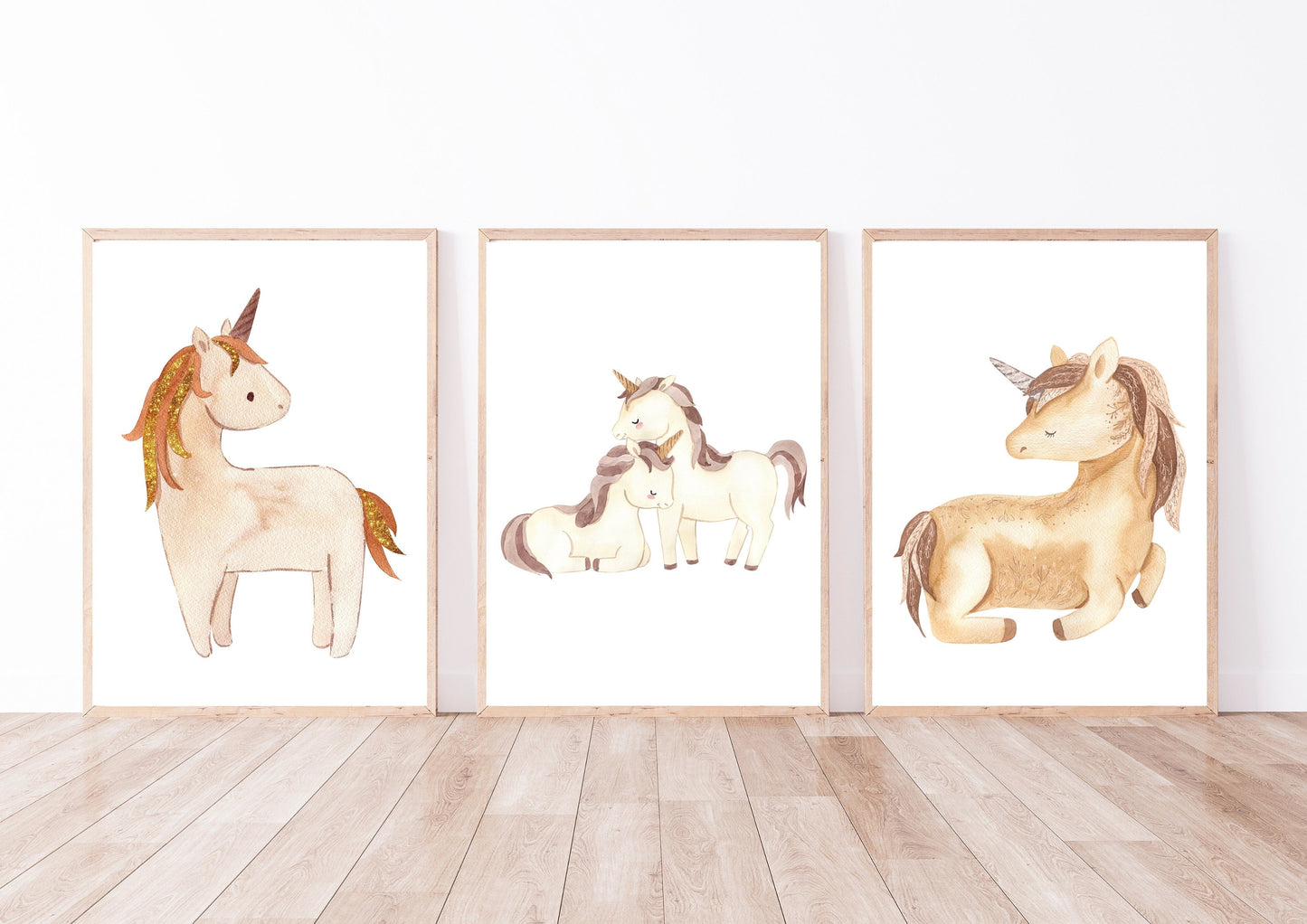 Posterset Einhorn A4 & A3: Ein Set von gerahmten Bildern mit Einhörnern im Boho-Stil, ideal als Kinderzimmerdeko oder Geschenk. Gedruckt auf hochwertigem Naturpapier.