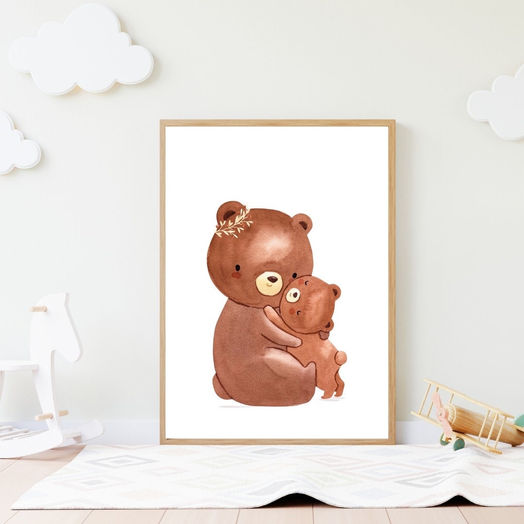 Poster Mama Bär und Baby A4 & A3: gerahmtes Bild, Mama Bär umarmt Baby Bär, geeignet für Kinderzimmerdeko oder als Geschenk.