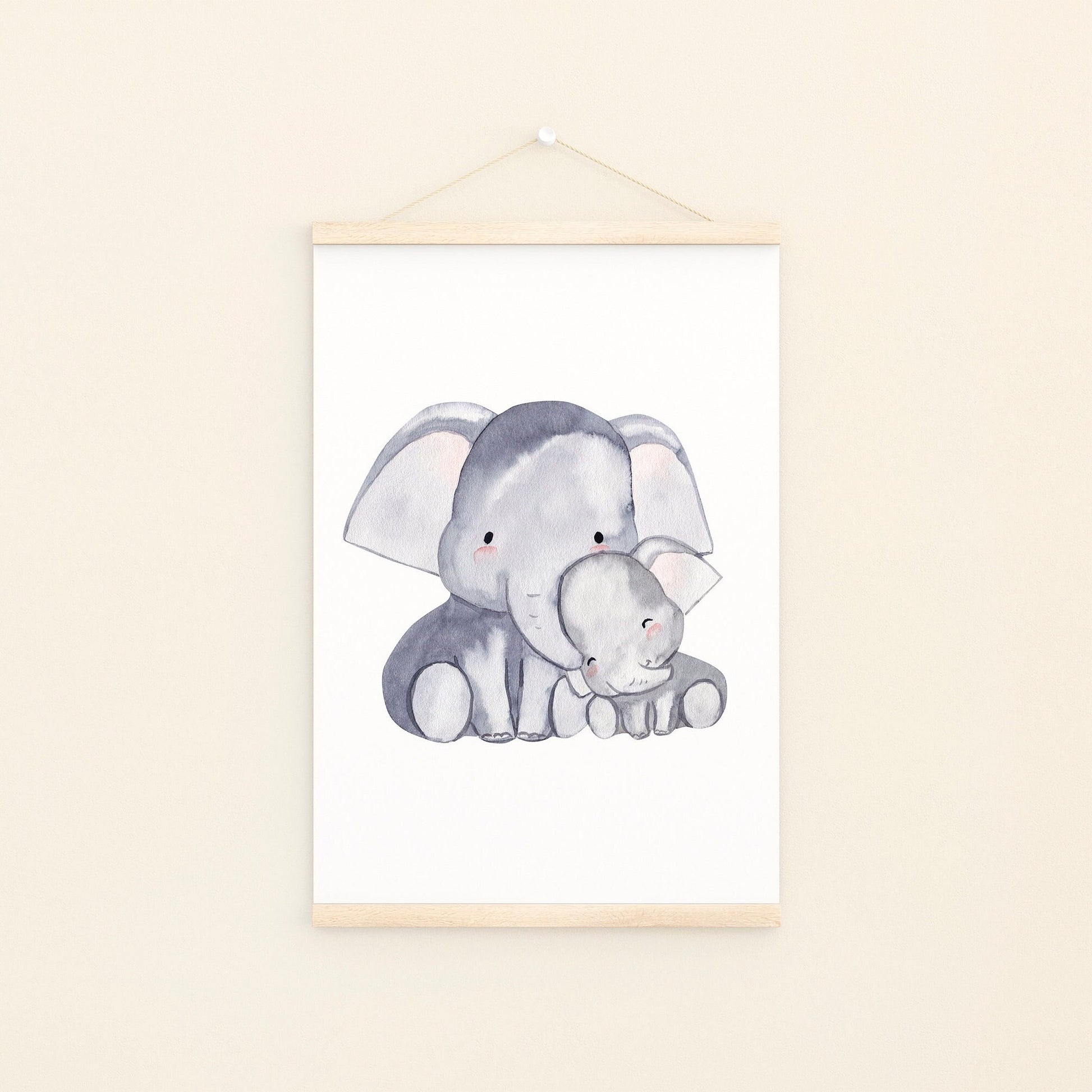 Poster Papa/Mama Elefant und Baby A4 & A3: Aquarellzeichnung von zwei Elefanten, ideal als dekoratives Kinderzimmerbild auf hochwertigem, mattem 300g Naturpapier.