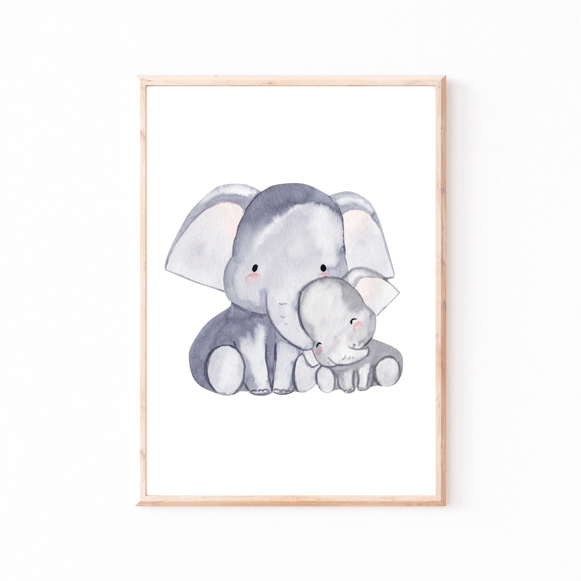 Poster Papa/Mama Elefant und Baby A4 & A3: Ein handgemaltes, illustriertes Kinderzimmerposter mit zwei Elefanten auf hochwertigem, mattem Naturpapier. Ideal als Geschenk oder Dekoration.