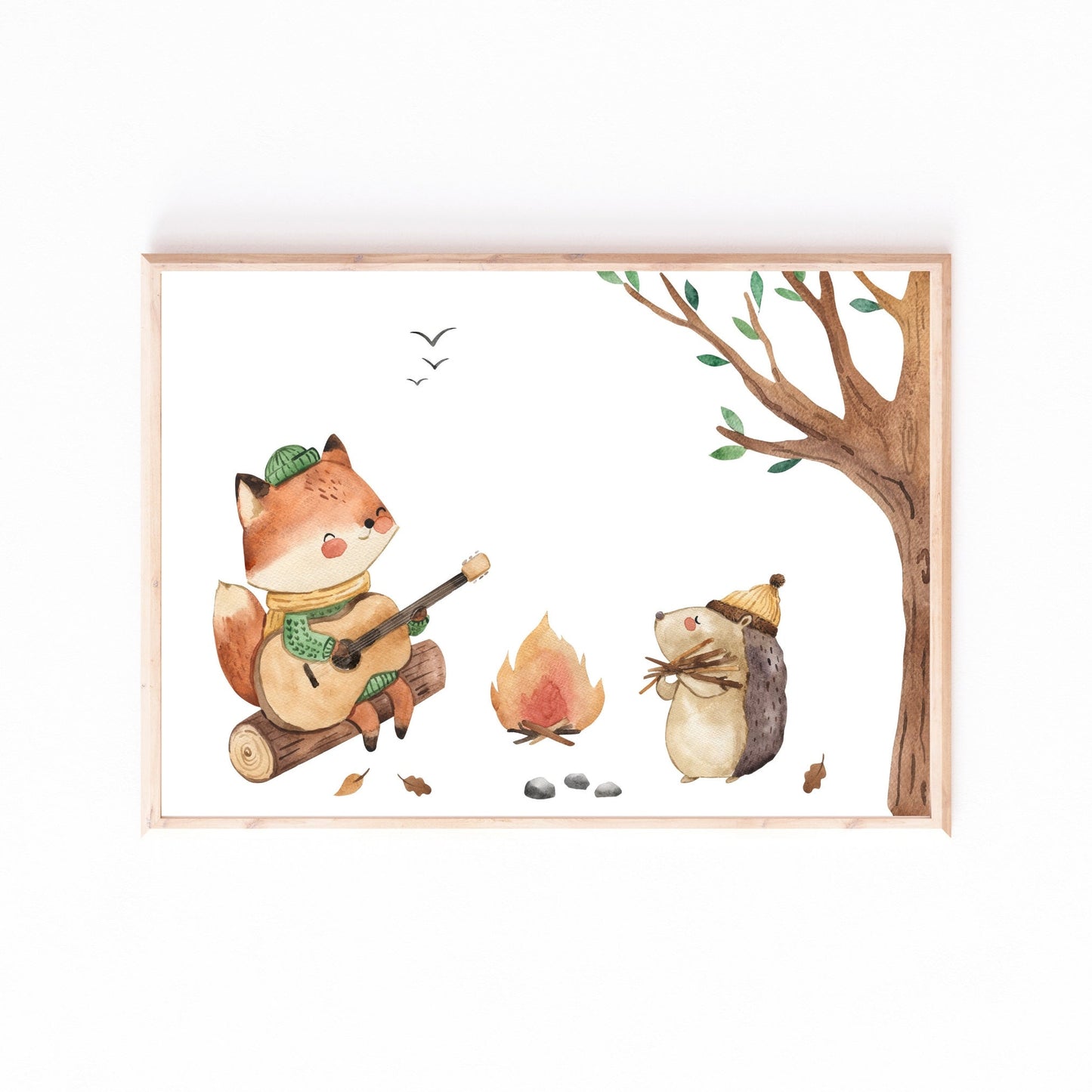 Posterset Lagerfeuer A4 & A3: Handgemalte Illustration eines Fuchses mit Gitarre und Igel, ideal als Kinderzimmerdeko. Gedruckt auf hochwertigem, mattem Naturpapier.