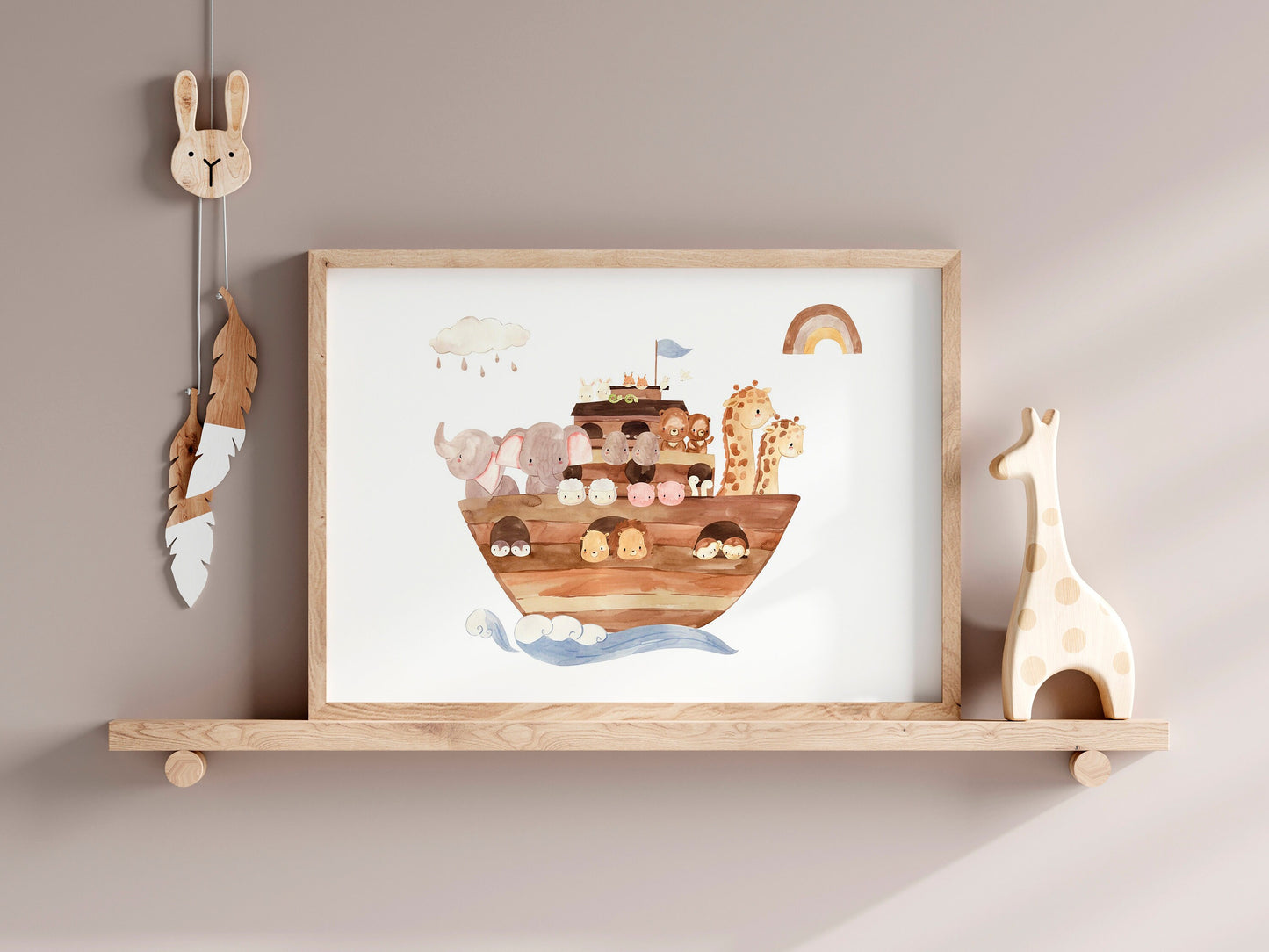 Poster Arche Noah A4 & A3: Aquarellbild von Tieren auf der Arche, perfekt als Kinderzimmerdeko oder Geschenk zur Geburt/Taufe. Gedruckt auf hochwertigem, mattem 300g Naturpapier.