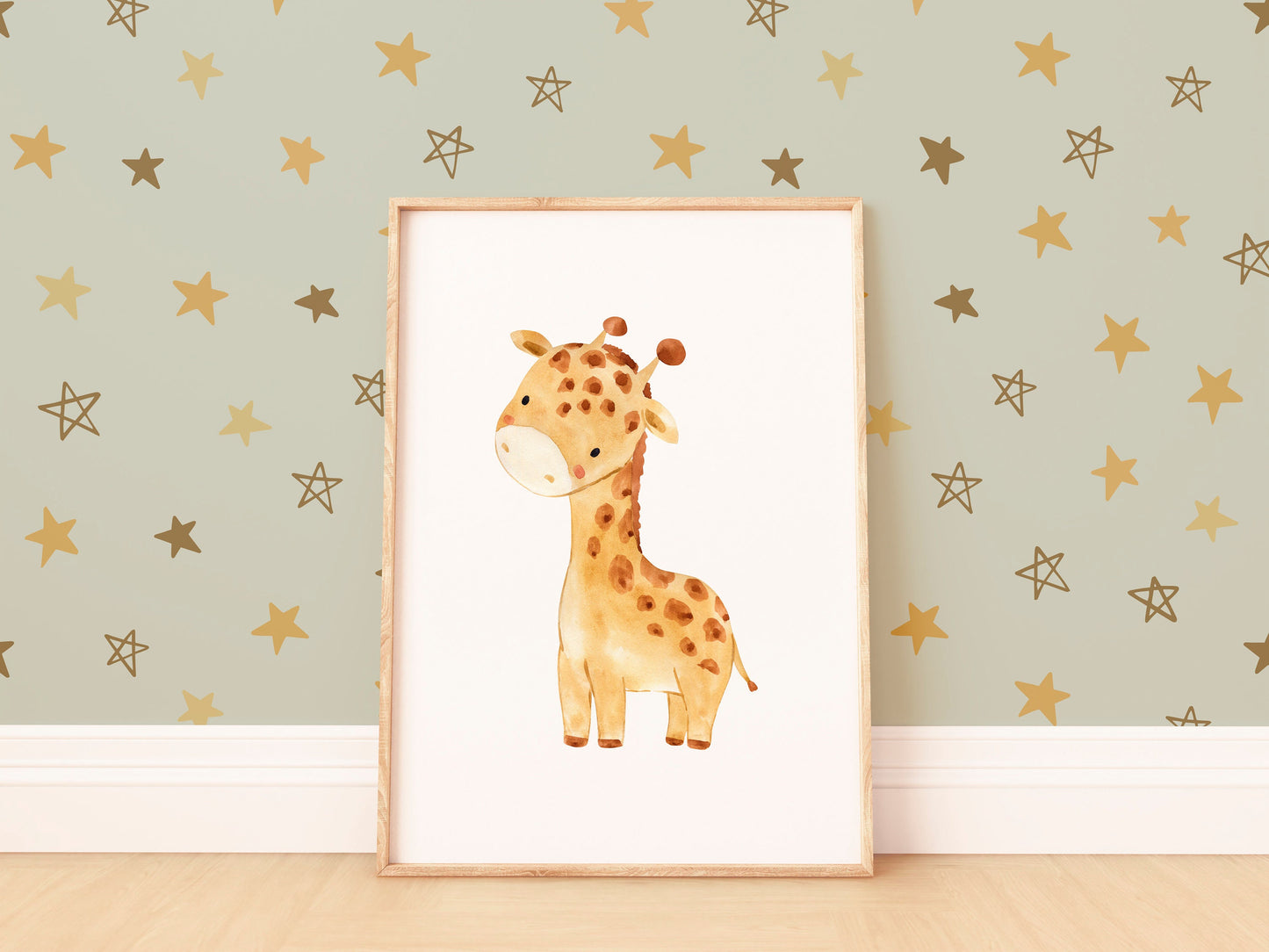 Posterset Safari Löwe, Elefant, Giraffe A4 & A3 - Wandbild mit handgemalter Giraffe auf hochwertigem Naturpapier, perfekt für Kinderzimmer-Dekoration oder als Geschenk.