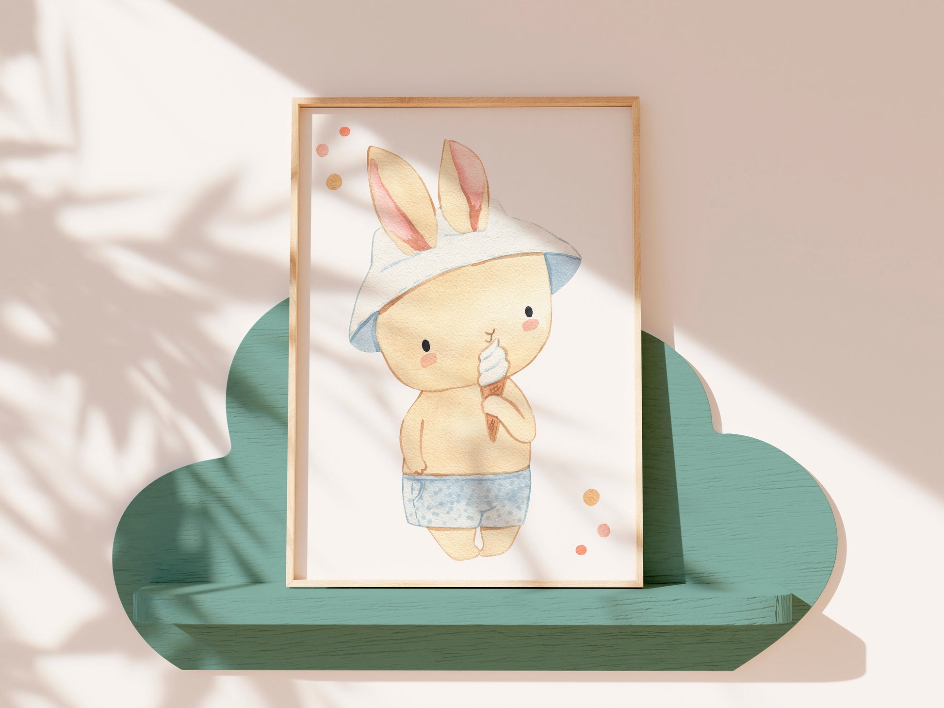 Poster Hase mit Eis A4 & A3: Ein Kinderzimmer-Poster zeigt einen Hasen, der ein Eis hält, auf hochwertigem Naturpapier gedruckt.