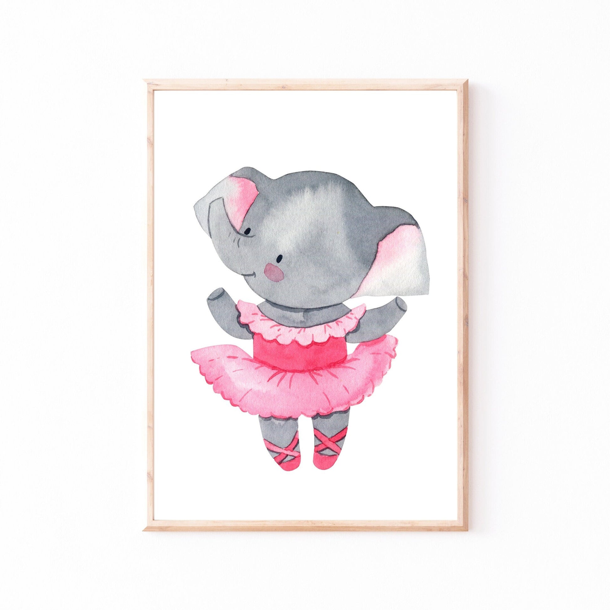 Poster Ballerina Elefant Pink A4 & A3: Aquarellillustration, Baby Elefant in einem rosa Tutu, ideal für die Kinderzimmerdekoration, gedruckt auf hochwertigem, mattem 300g Naturpapier.