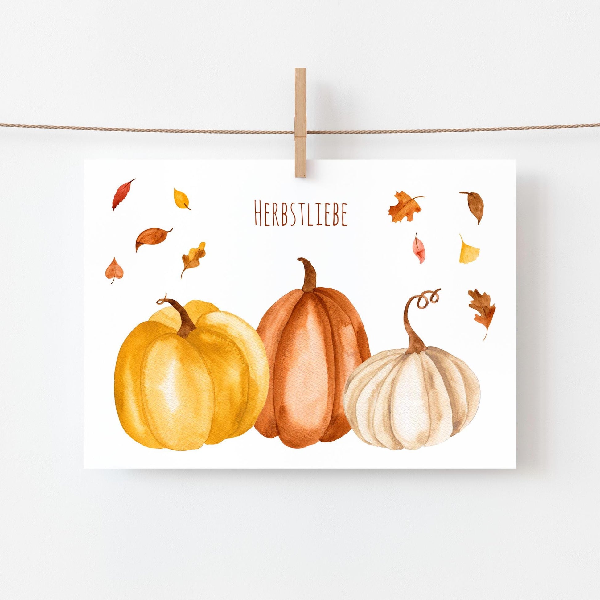 Karte Herbstliebe Kürbis & Herbstlaub A6, Aquarell-Kürbisse und Laub auf hochwertigem, mattem Naturpapier, ideal für liebe Grüße oder Herbstdekoration.