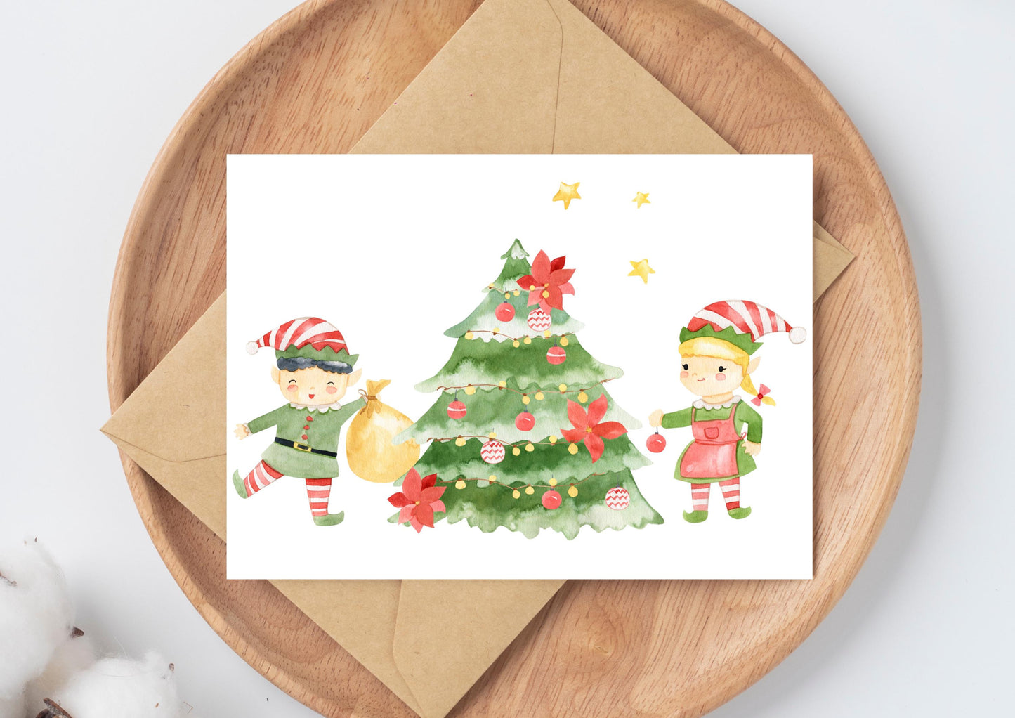 Weihnachtskarten-Set 6 Karten Weihnachtsabend A6: 6 Karten mit Aquarell-Illustrationen von Weihnachtsbaum und Elfen auf einem Holztablett. Hochwertiges, mattes Naturpapier.